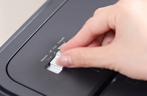 01 Deli E9939 Tragbarer Schredder