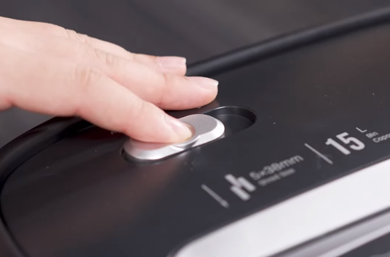 01 Deli E9947 Akten vernichter