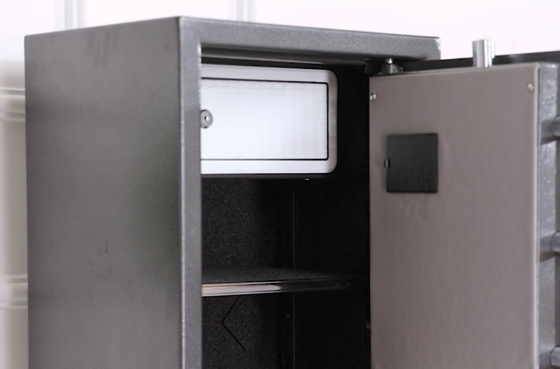 01 Deli ET622 Safe Box Dual-Schlösser